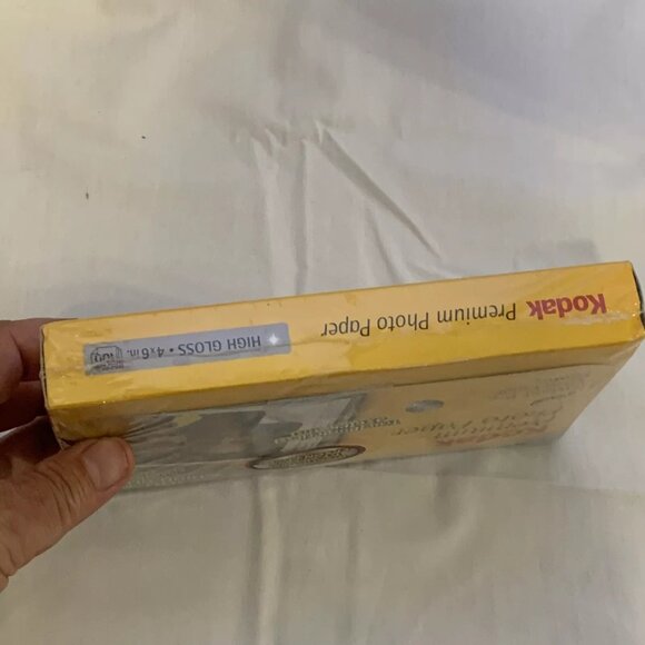 Kodak Premium Photo Paper - 100 Sheets - High Gloss - Inkjet - 4" x 6" - 156 526 - Picture 9 of 11